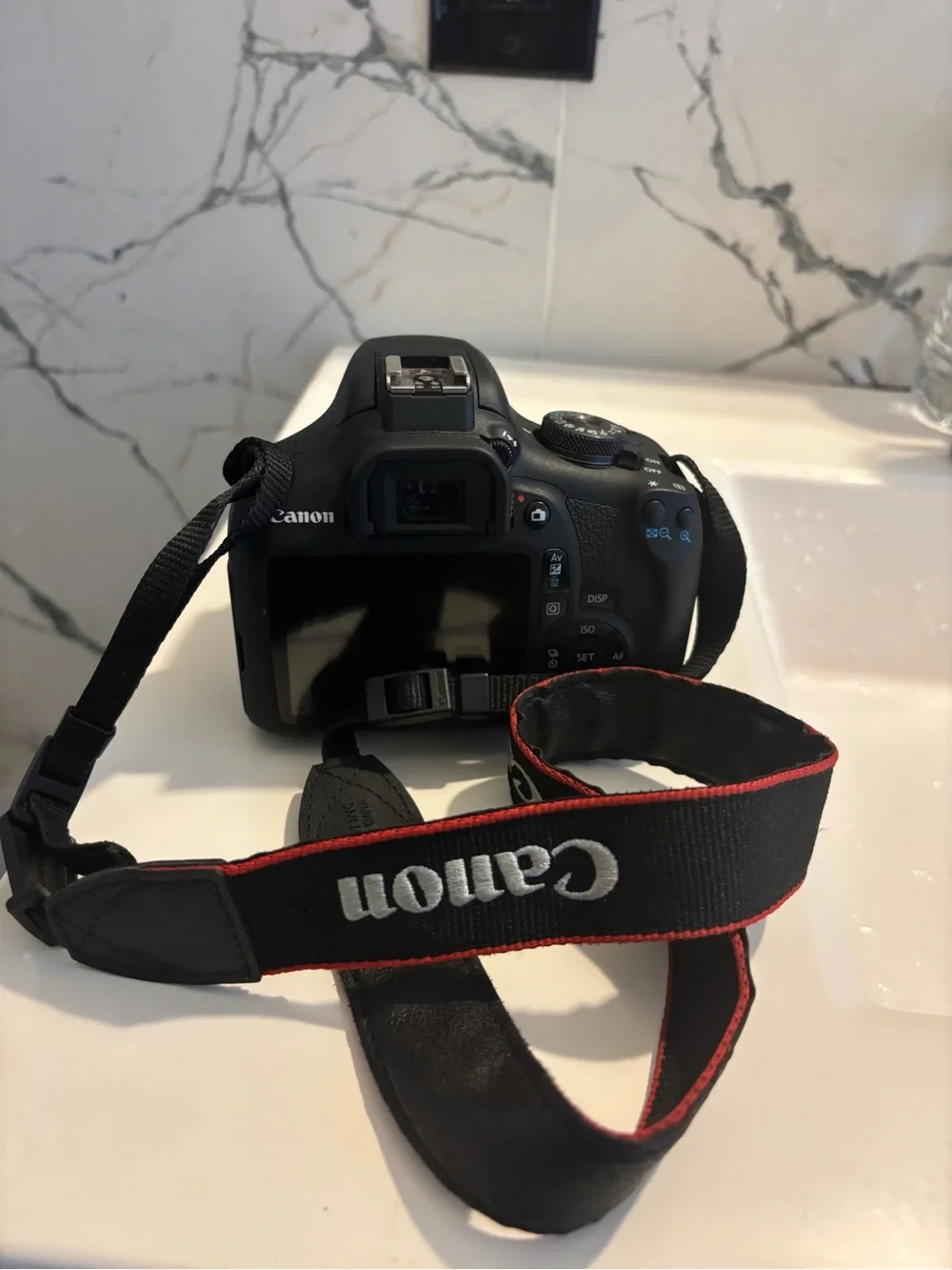 Canon EOS Rebel T7 DSLR Camera EF-S 18-55mm f/3.5-5.6 IS I|